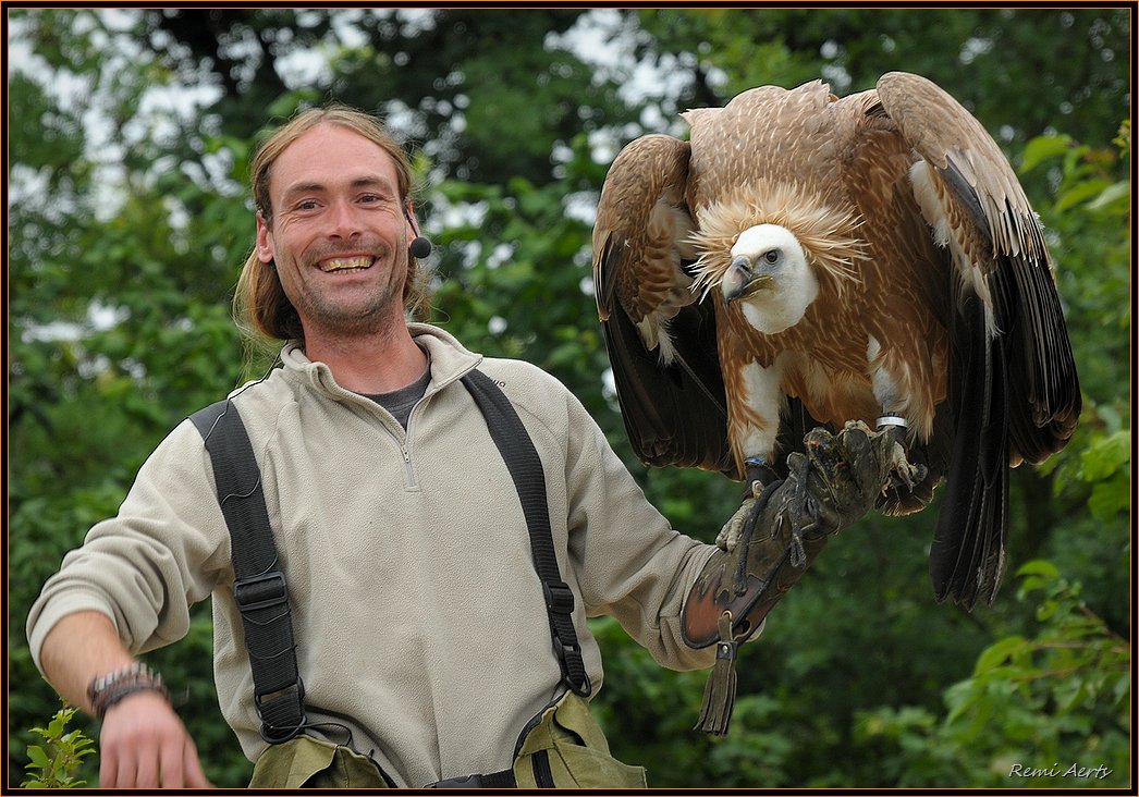 photo "Wim and his big bird" tags: portrait, nature, man, wild animals