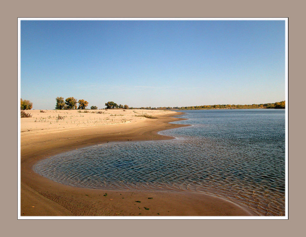 photo "deserted beach" tags: landscape, autumn, water