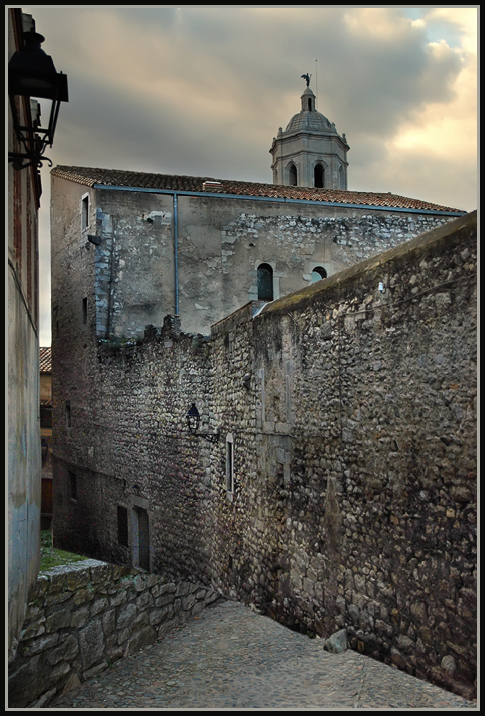 photo "The wall" tags: architecture, city, landscape, 