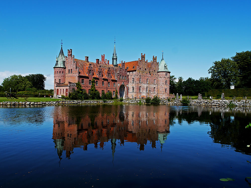photo "Egeskov Slot" tags: architecture, reporting, landscape, 