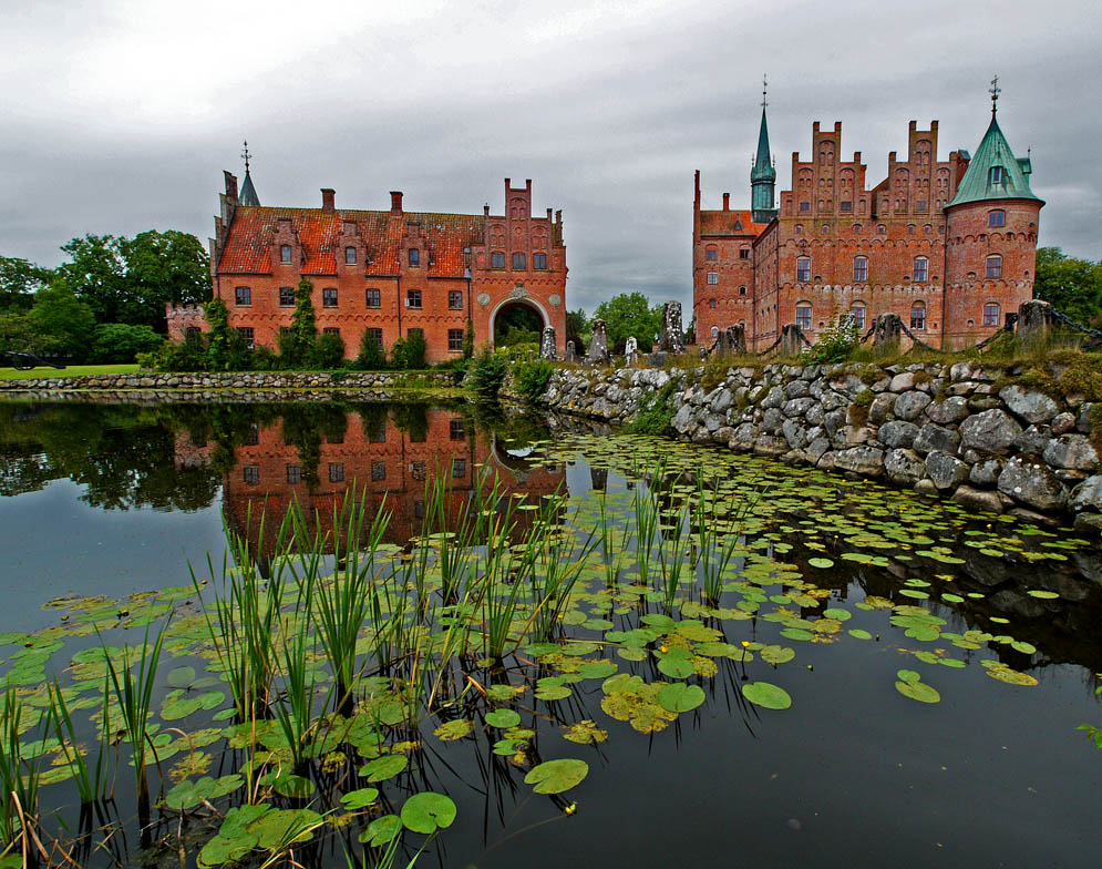 photo "Egeskov Slot II" tags: architecture, reporting, landscape, 