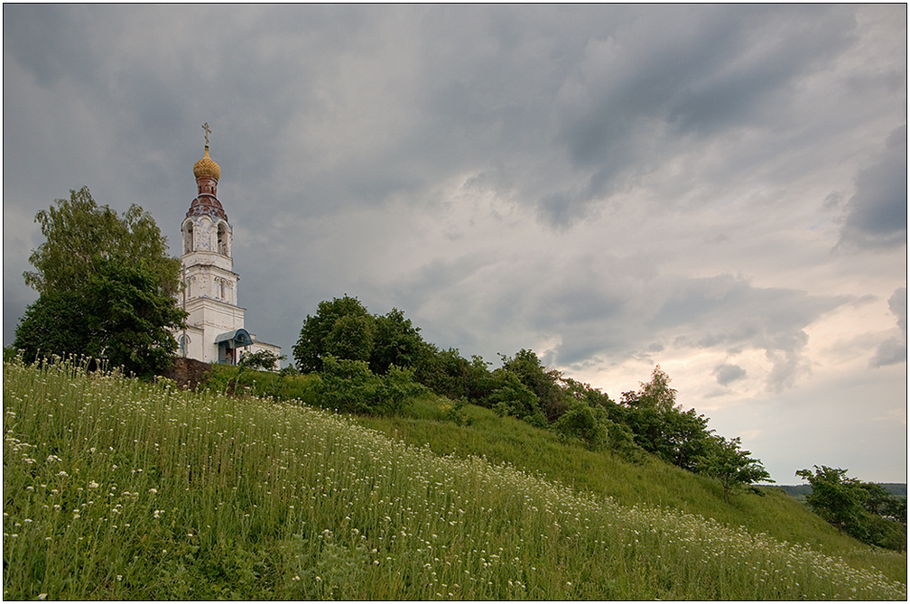 photo "On a hill" tags: landscape, architecture, clouds