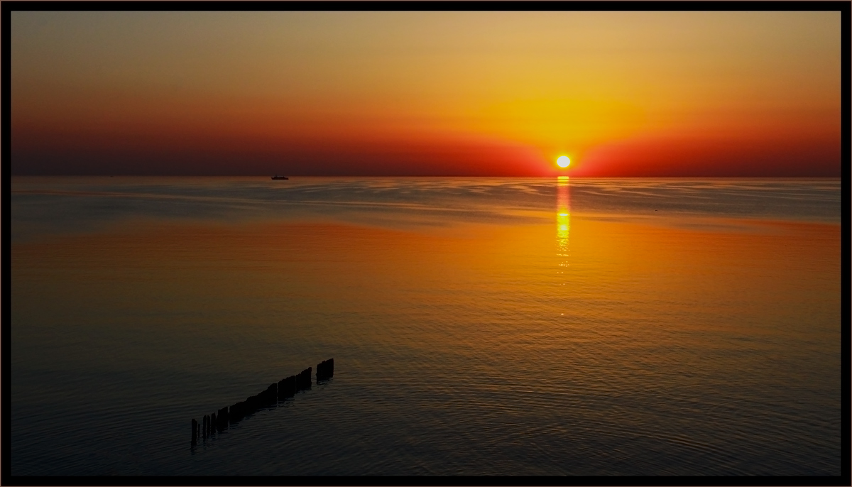photo "***" tags: landscape, sunset, water