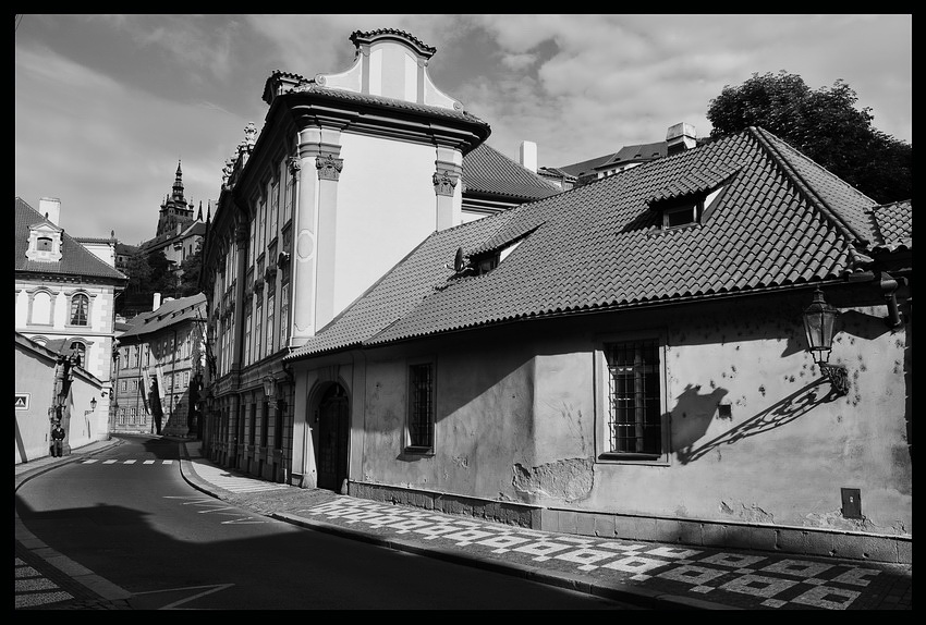 photo "Malostranska улица" tags: black&white, city, 