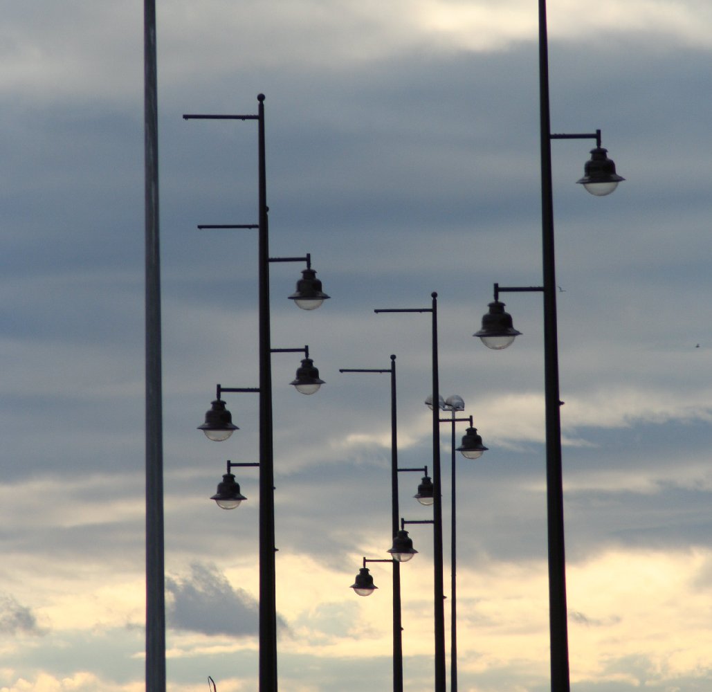 photo "clouds and lamps" tags: landscape, 