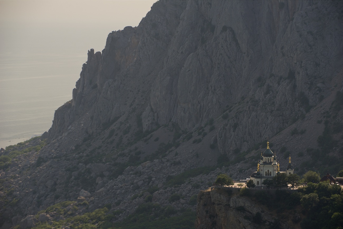 photo "Еglise de φορος" tags: architecture, landscape, mountains