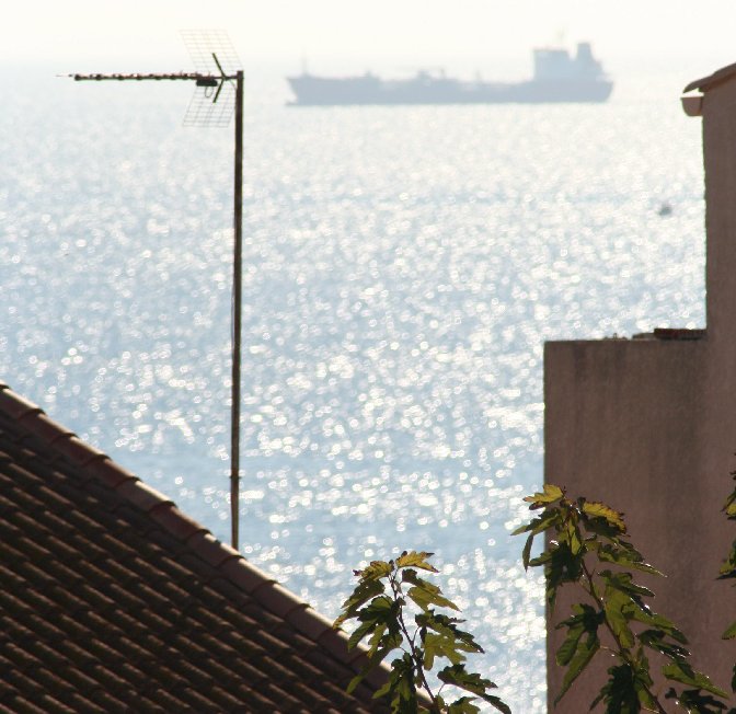 photo "watching the sea" tags: landscape, water