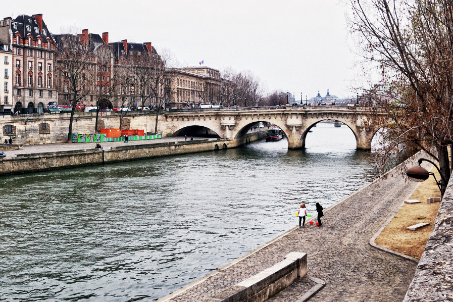 photo "Red and yellow" tags: city, travel, Europe