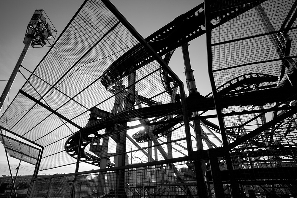 photo "Monsters" tags: city, 