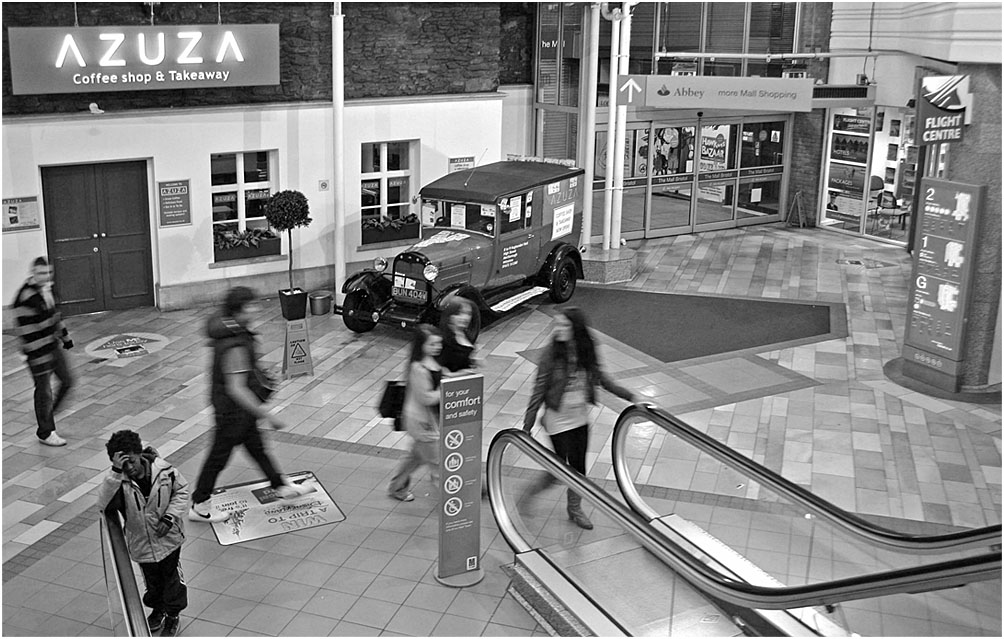photo "Shopping? For your comfort..." tags: black&white, 