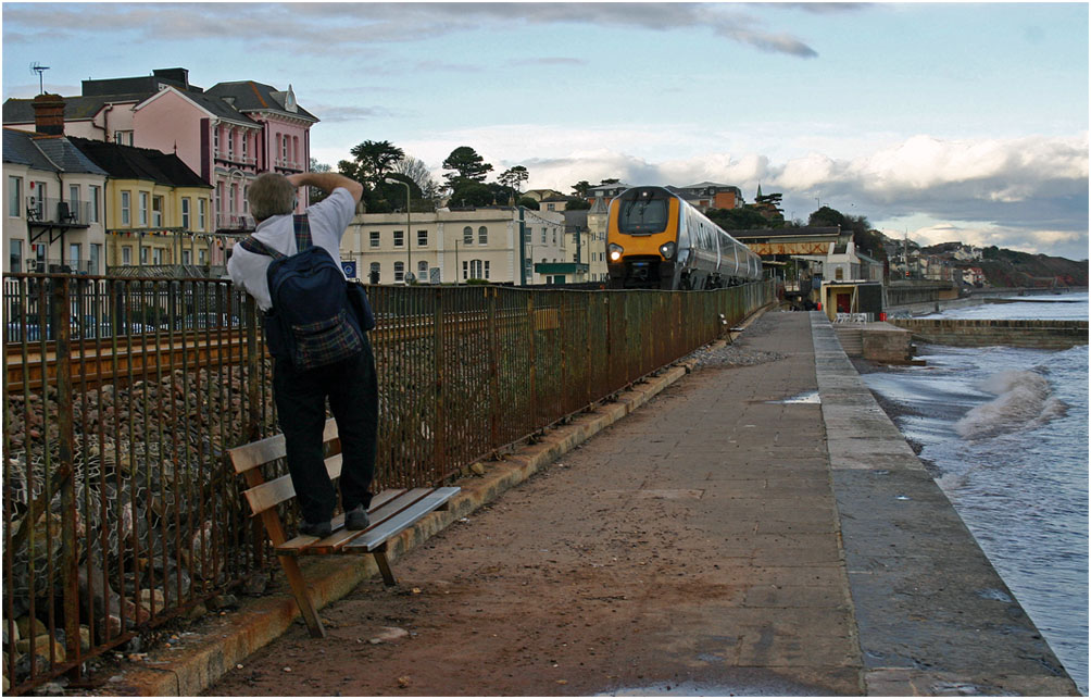 photo "To catch a train." tags: genre, reporting, 