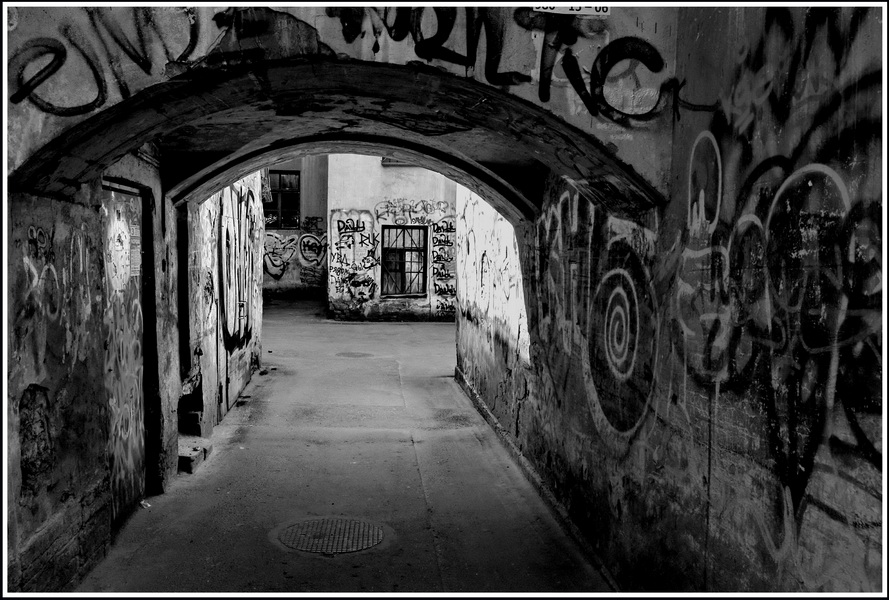 photo "***" tags: city, black&white, 