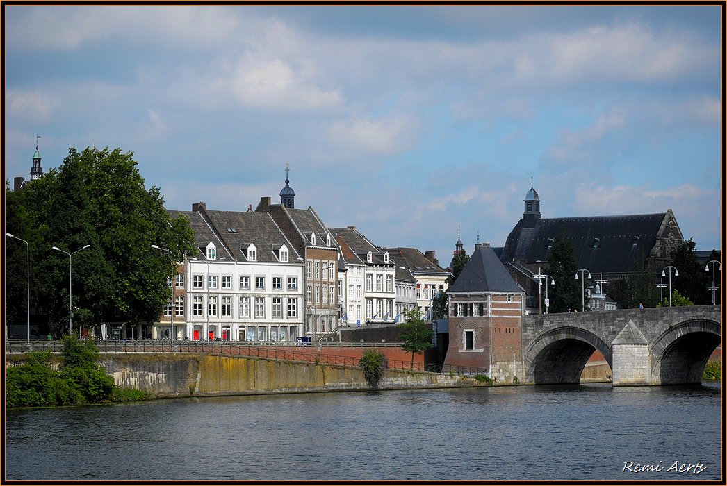 photo "Maastricht Netherlands" tags: architecture, landscape, water