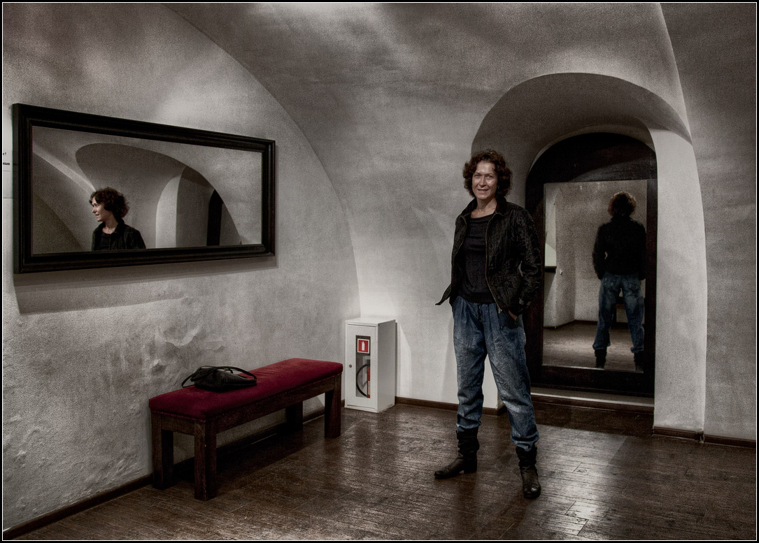 photo "in mirrors" tags: genre, interior, 