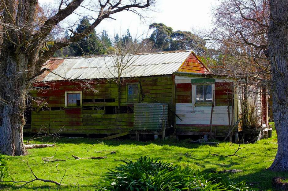 photo "The Derelict Farm House." tags: landscape, architecture, 