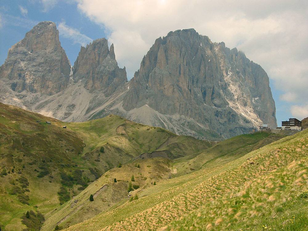 photo "the hotel" tags: landscape, mountains