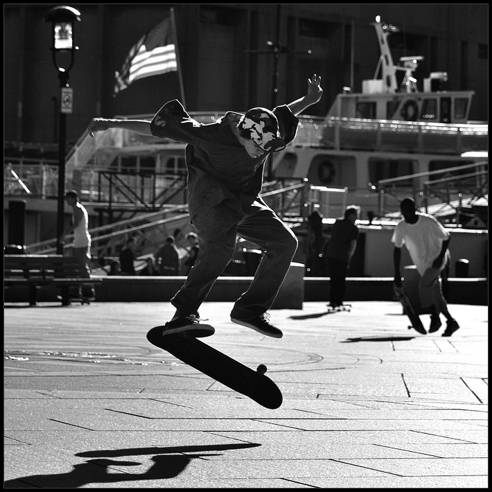 photo "Jump!" tags: genre, city, 