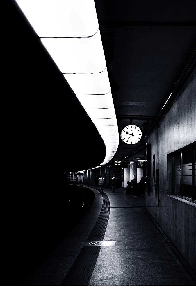 photo "train station. Brussels" tags: , 