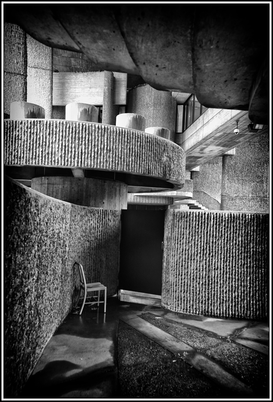 photo "Lost in the maze" tags: interior, black&white, 