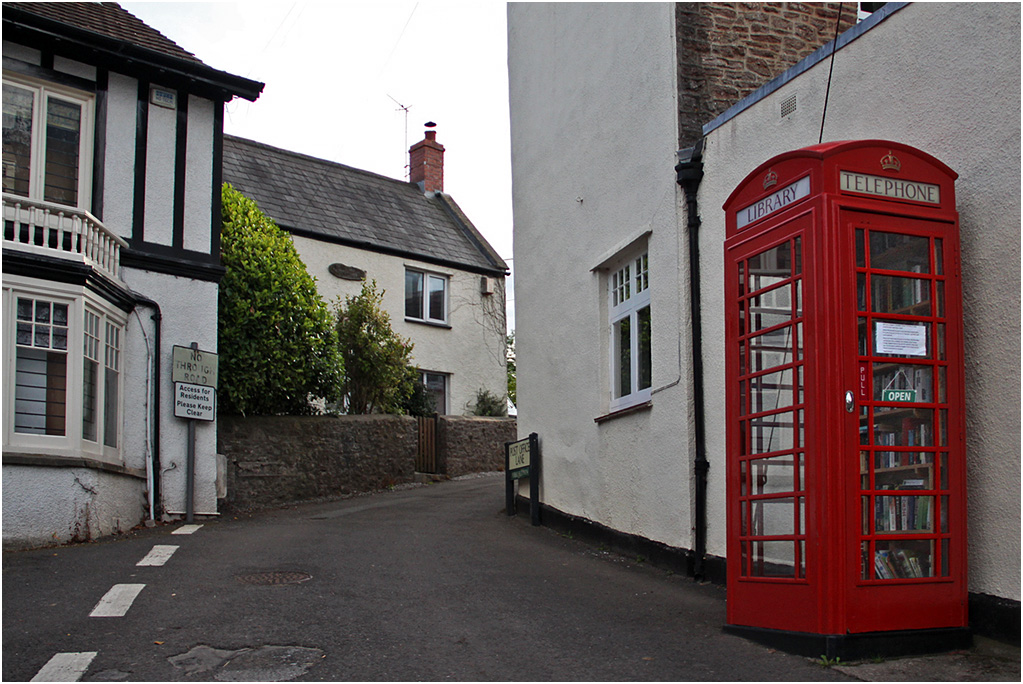 photo "The smallest library." tags: reporting, 