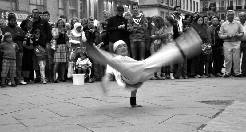 photo "PERFOMANCE" tags: travel, city, Europe