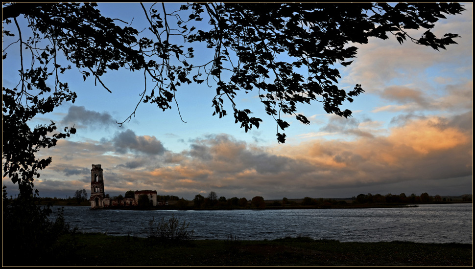 photo "Village beach. Low season." tags: landscape, clouds, water