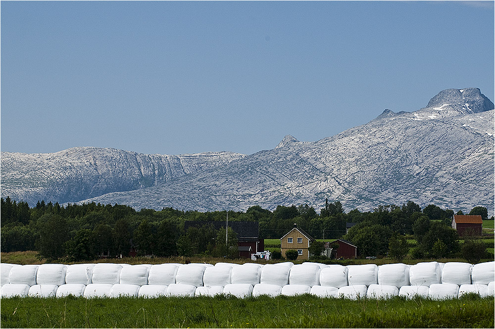 photo "Along ..." tags: landscape, travel, Europe, mountains