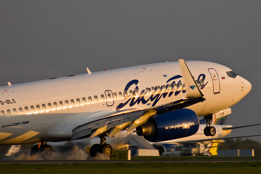 фото "Посадка Boeing 737, аэропорт Внуково (Москва)" метки: техника, жанр, 