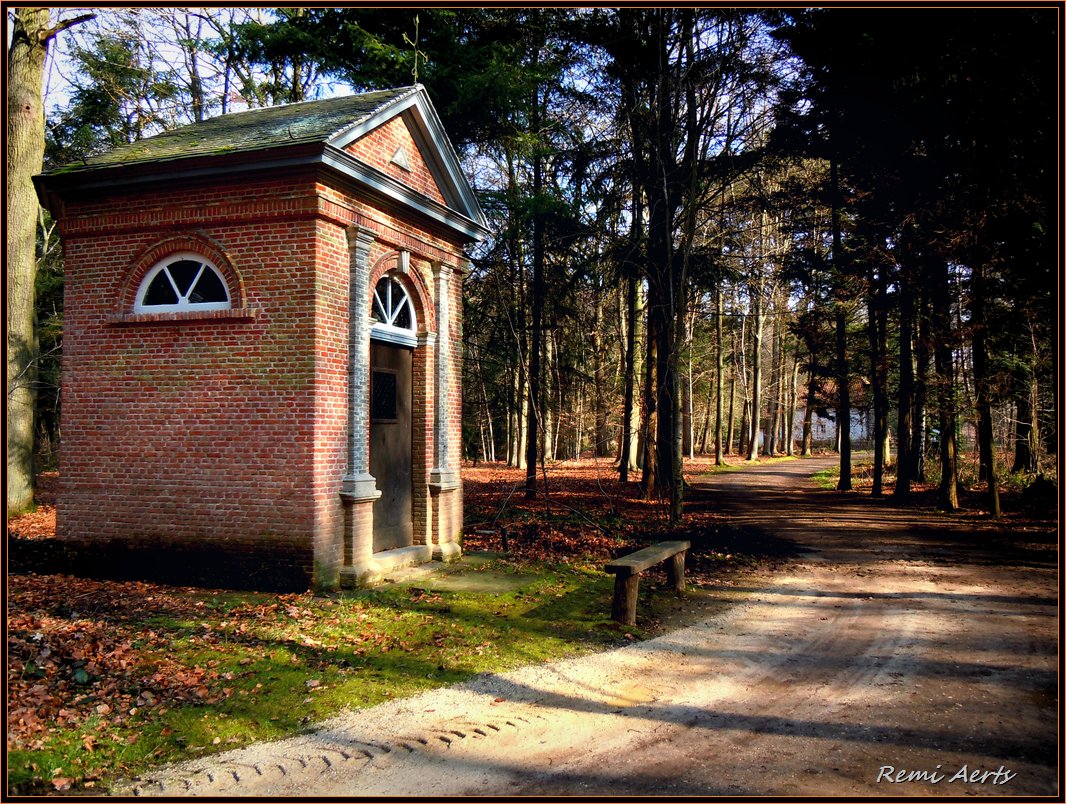 photo "forest chapel" tags: architecture, landscape, forest