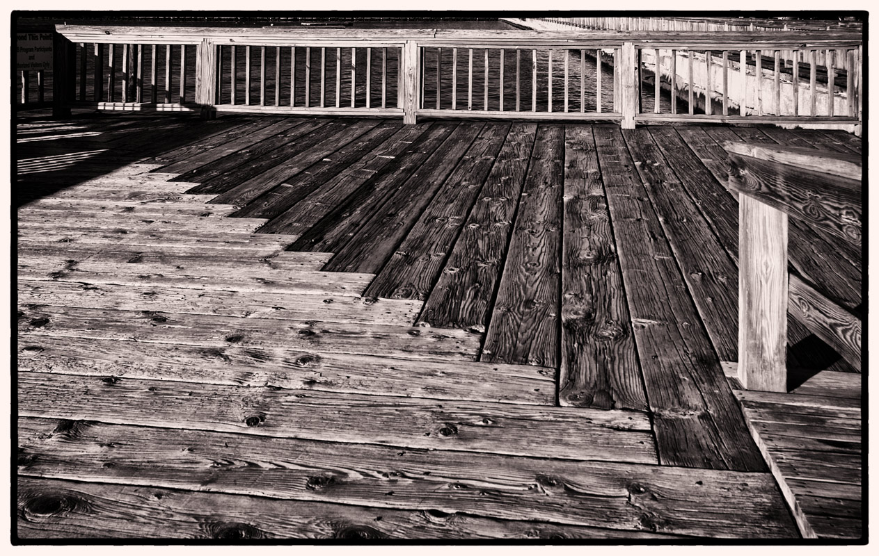photo "Boardwalk" tags: black&white, 