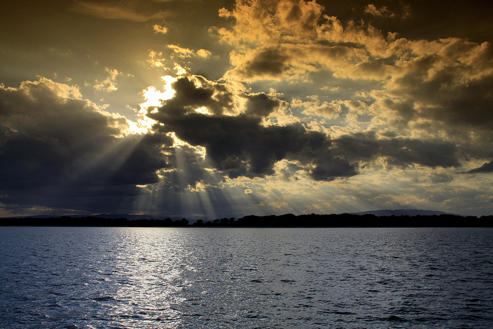 photo "Rain-ray." tags: landscape, autumn, clouds, lake, sky, sunset