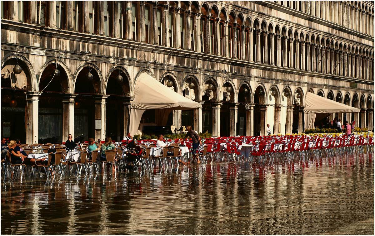 photo "Flooding in Naples" tags: architecture, landscape, water