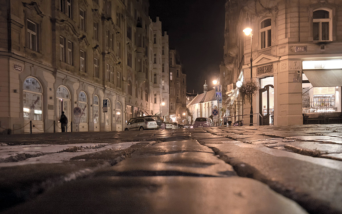 photo "A look at the night Prague." tags: architecture, city, landscape, 