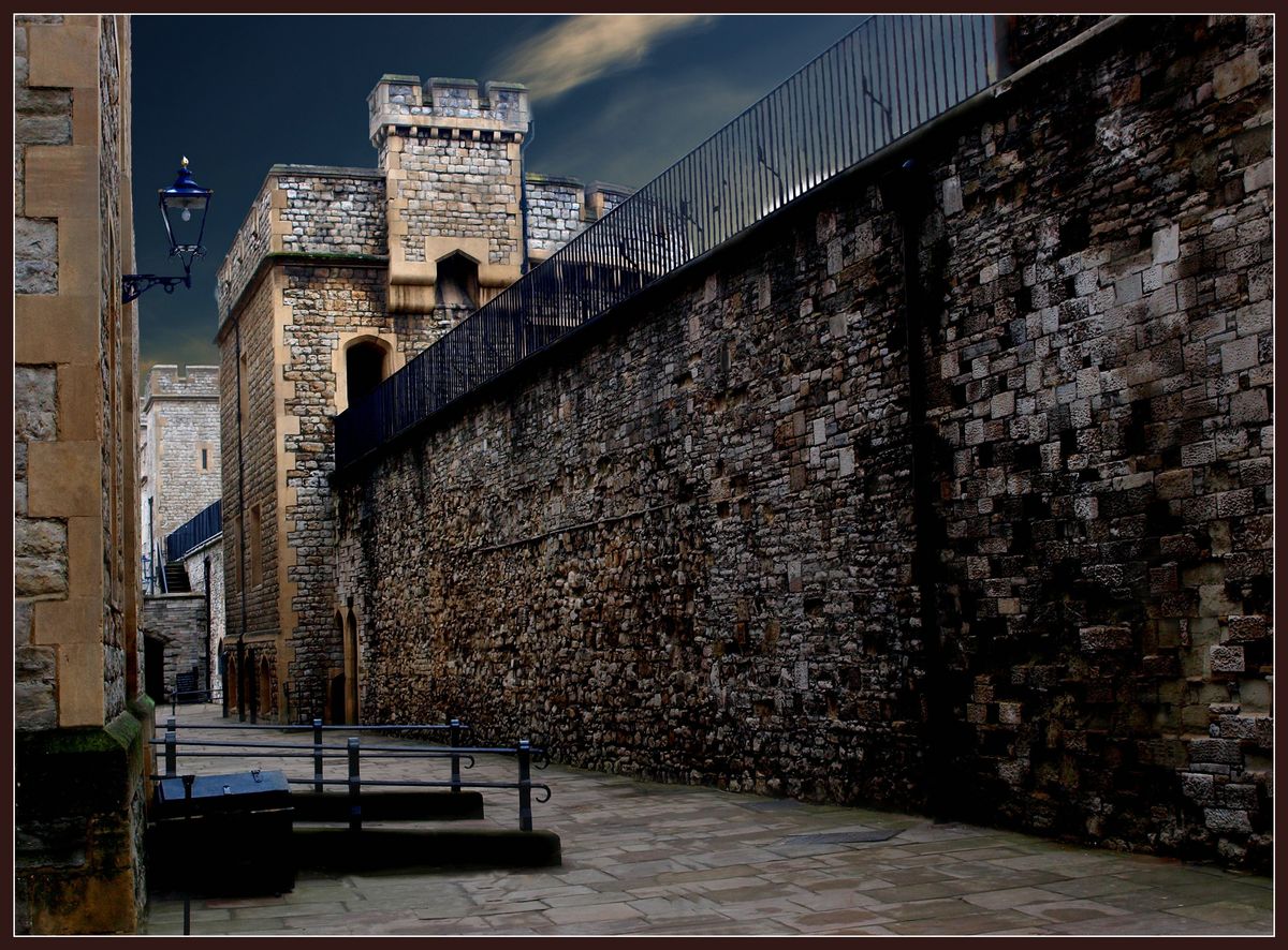 photo "The Walls of Tower" tags: architecture, landscape, 