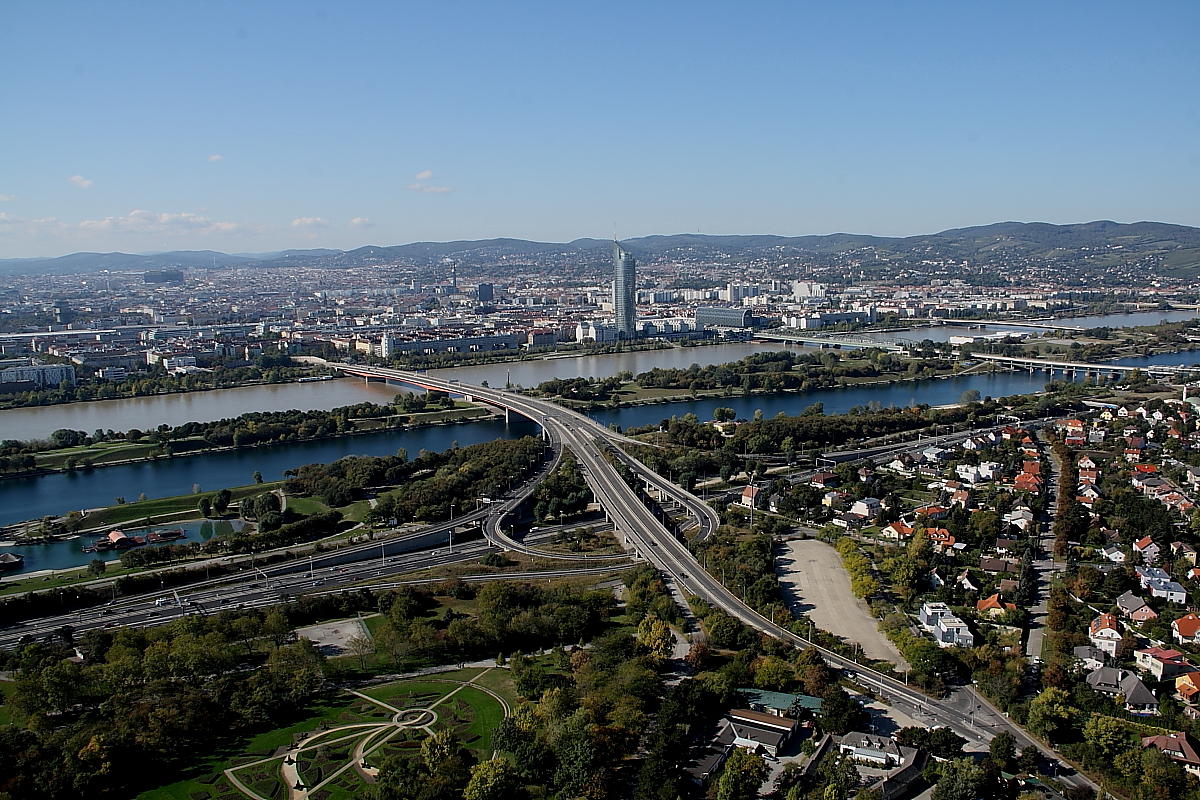 photo "Vienna. The Danube River." tags: travel, Europe