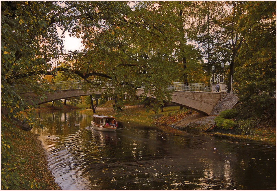 photo "***" tags: landscape, city, water