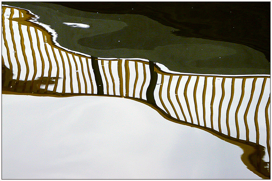 photo "Ribbon" tags: fragment, abstract, bridge, reflections, river, winter