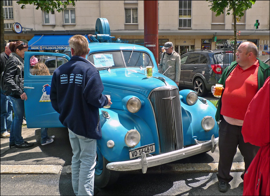 photo "Car collector's dream - to have beer with friends" tags: humor, genre, 