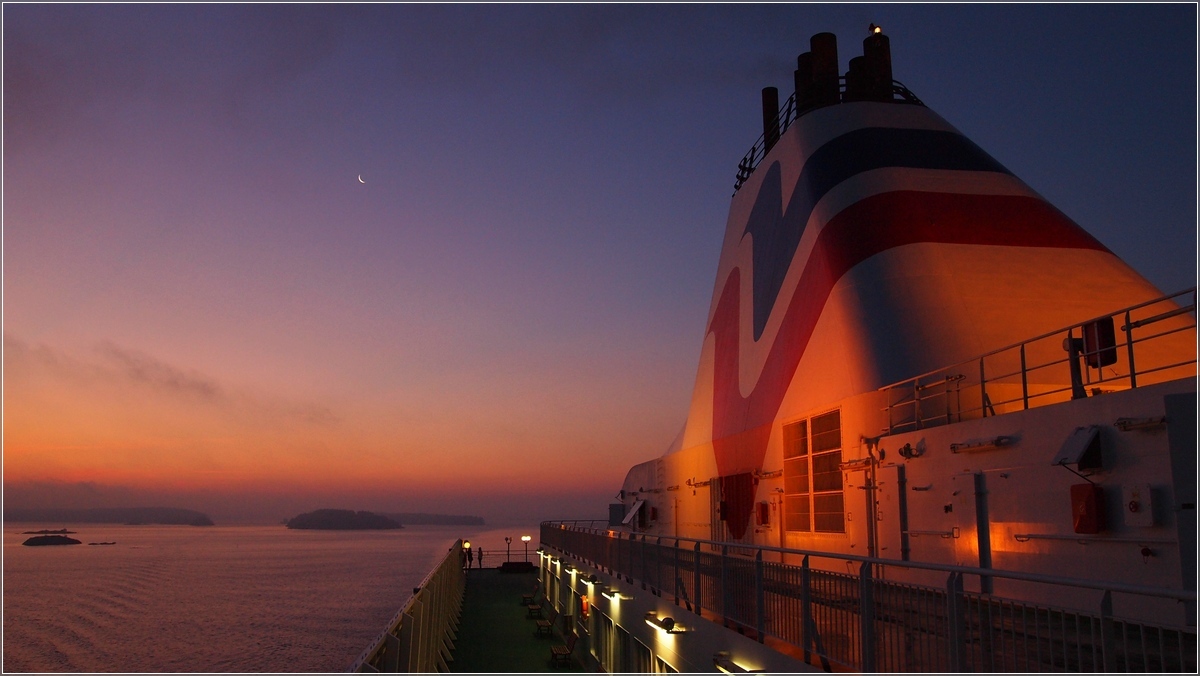 фото "Sunrise on Ferry" метки: пейзаж, вода, закат