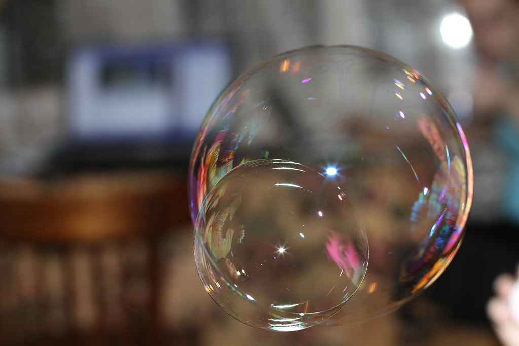 Интерференция в мыльных пузырях. «Мыльные пузыри» (1733-1734). Мыльные пузыри. Мыльные пузыри дома. Опыты с мыльными пузырями.
