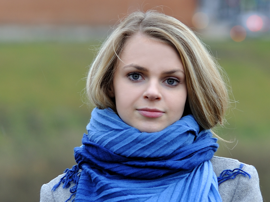 photo "The girl with a blue scarf" tags: portrait, woman