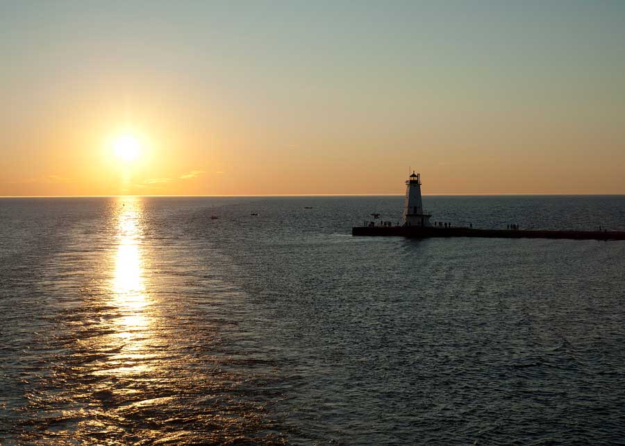 photo "Coming In" tags: landscape, sunset, water