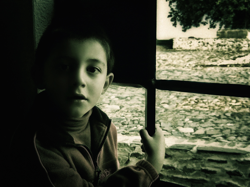 photo "the door of silence" tags: portrait, black&white, children