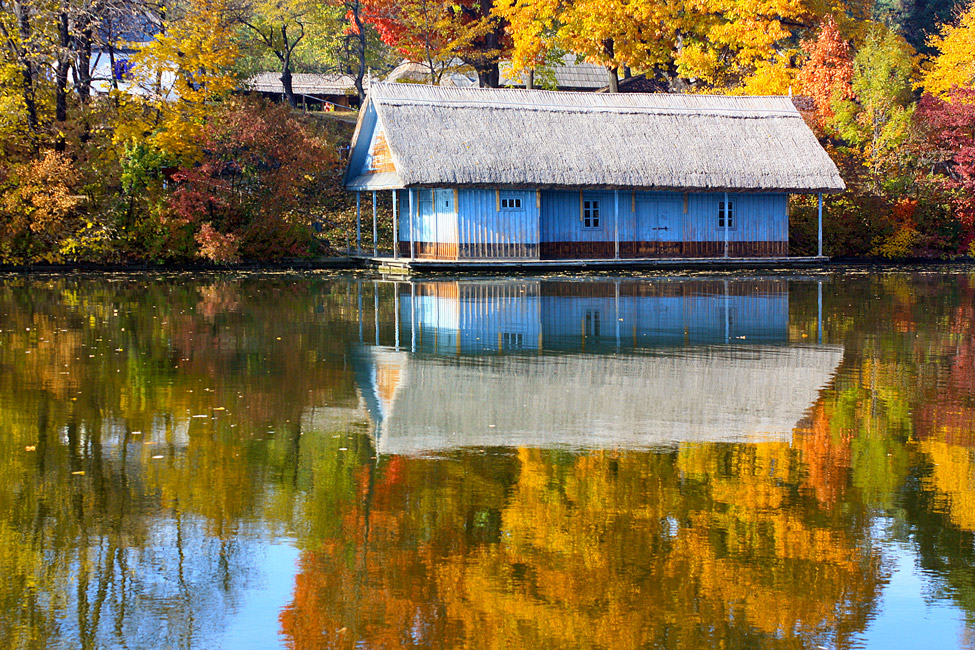 photo "Autumn in the mirror" tags: landscape, city, Bucharest, autumn, lake, park, reflections