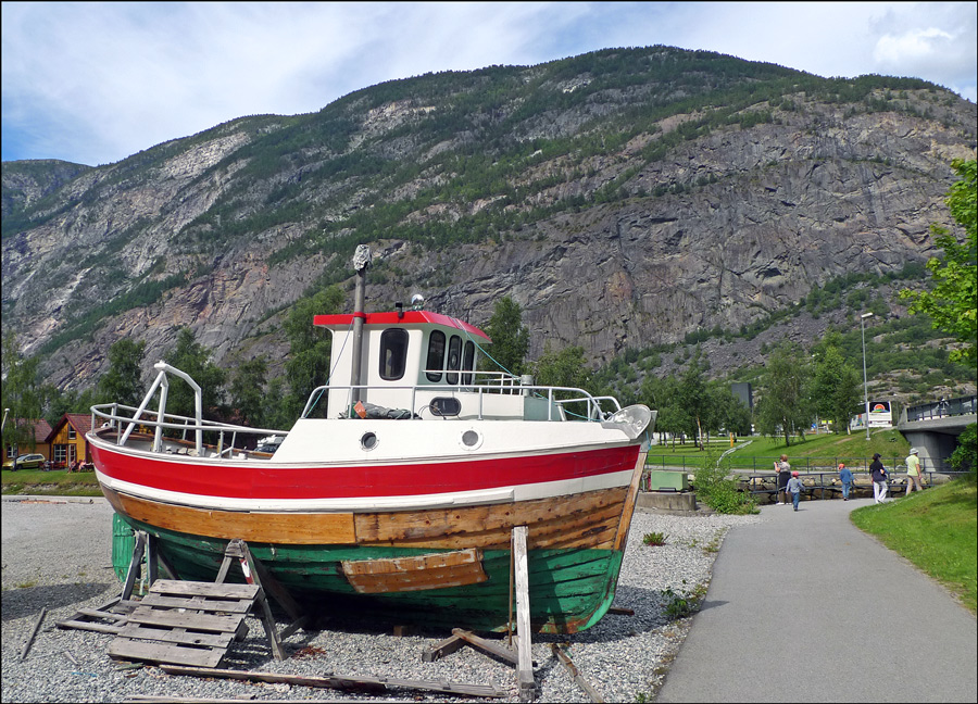 photo "Landlubber" tags: technics, travel, Europe