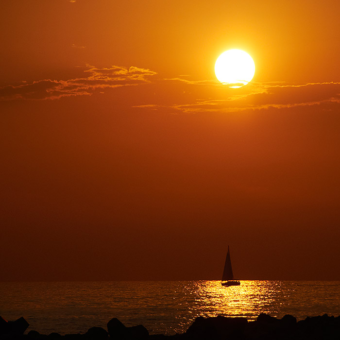 photo "Lone sail" tags: landscape, sunset, water