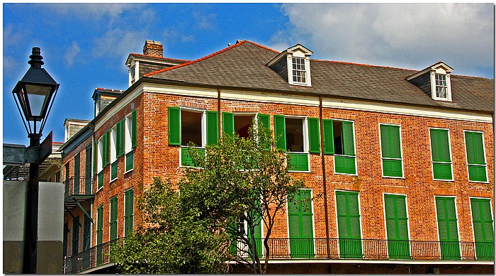 photo "Green Shutters" tags: architecture, city, landscape, 