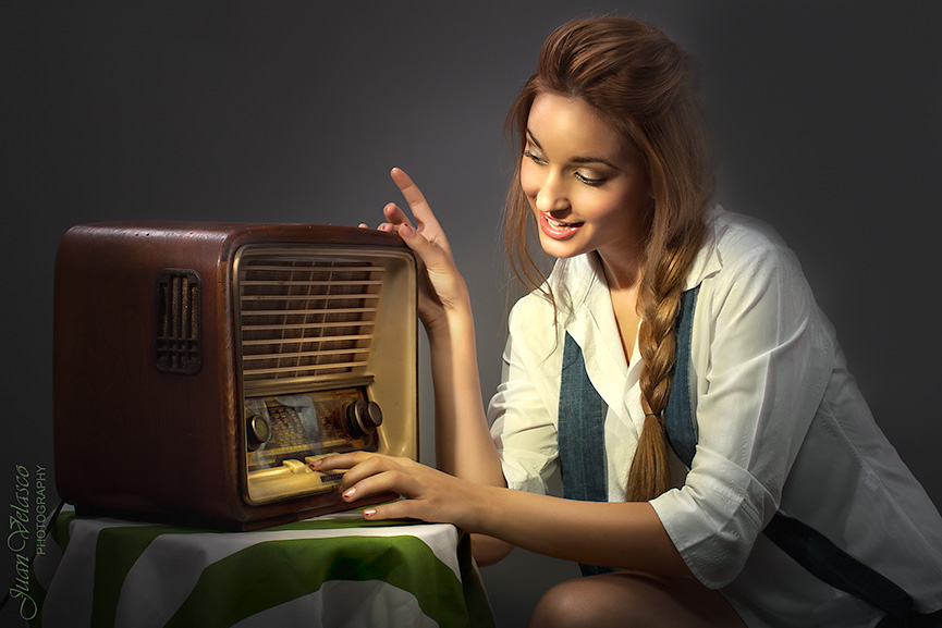 photo "Charming radio days" tags: portrait, woman