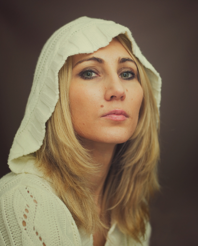 photo "J" tags: portrait, woman