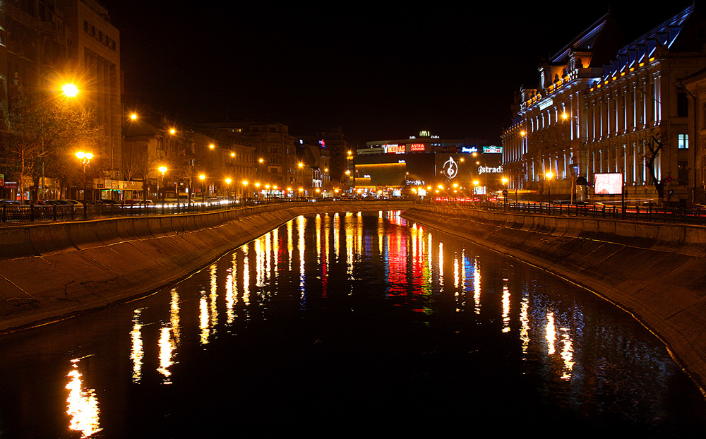 photo "Enchanting night" tags: landscape, city, Bucharest, autumn, night, river